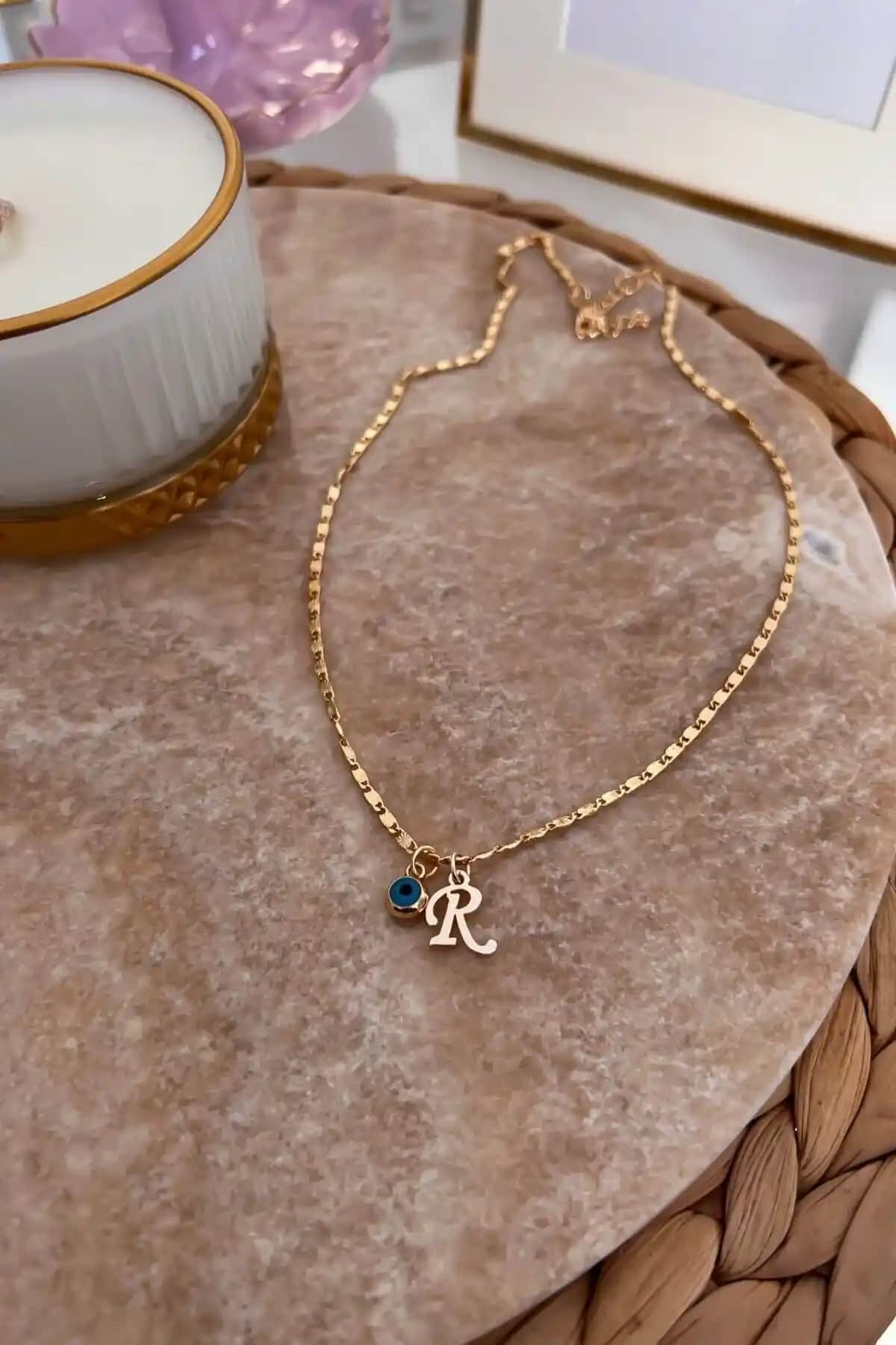 Trend Altın Kaplama Kişiye Özel Nazar ve R Harfi Uçlu Kolye Özellikleri ve Kullanım İpuçları