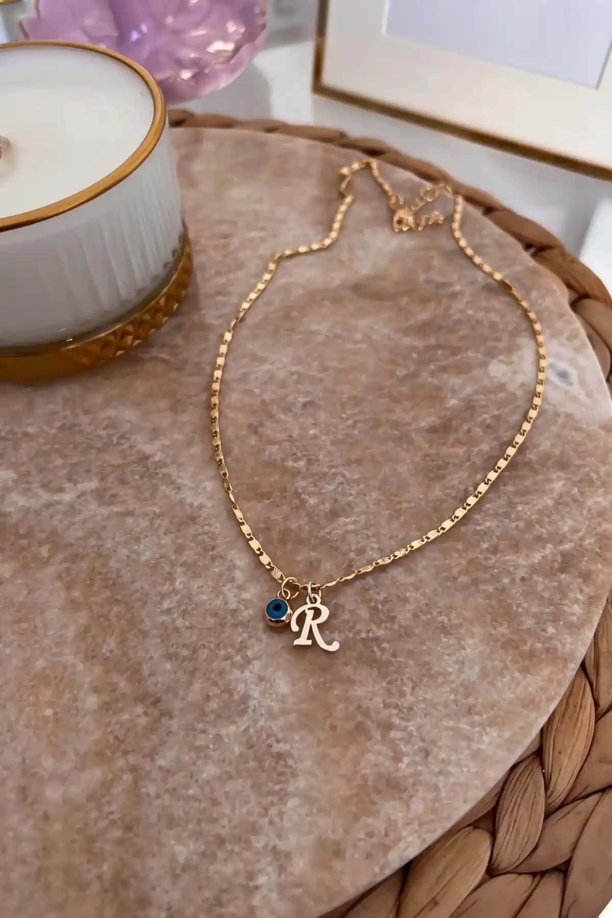 Trend Altın Kaplama Kişiye Özel Nazar ve R Harfi Uçlu Kolye Özellikleri ve Kullanım İpuçları