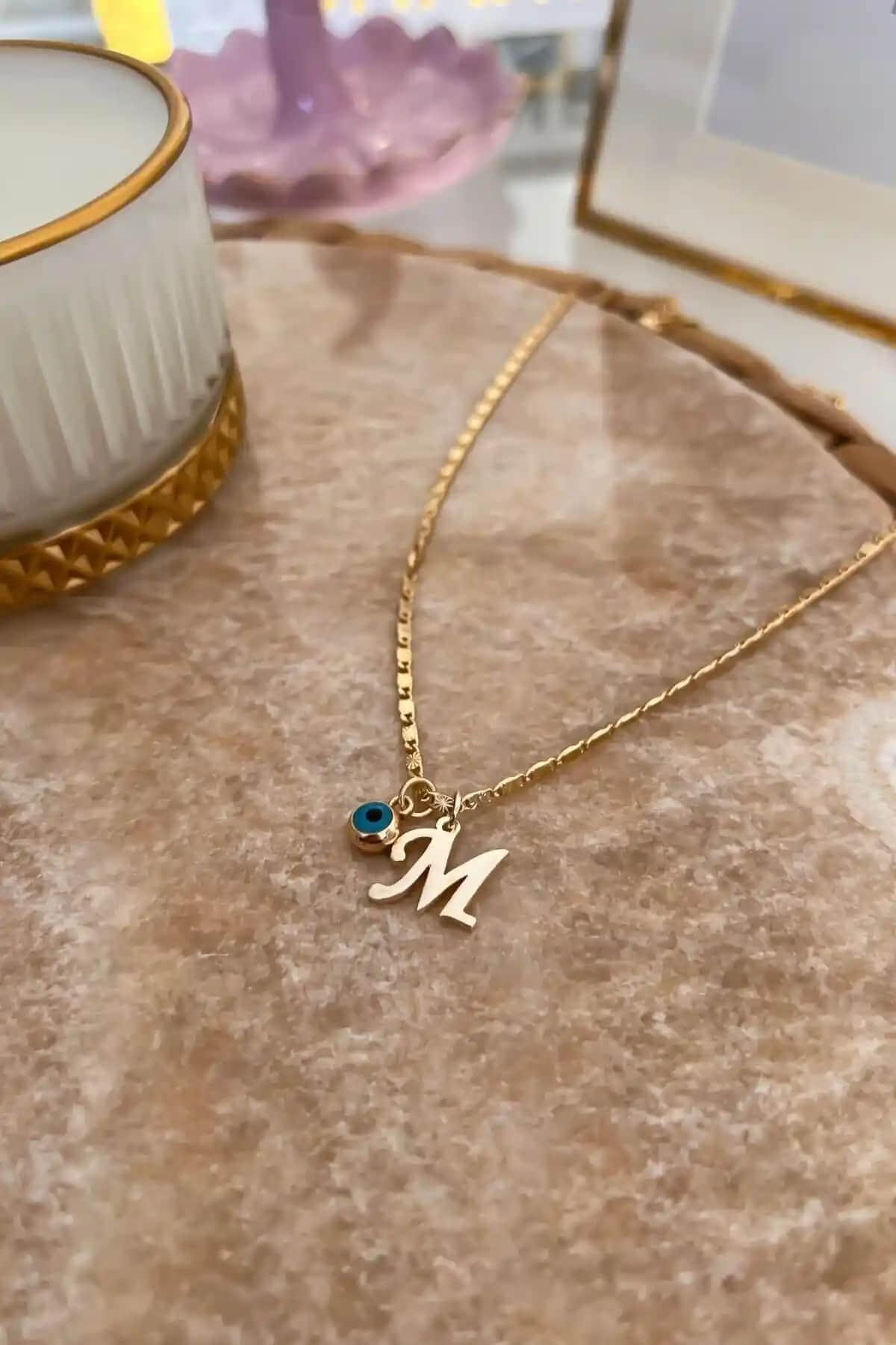 Trendy Butik M Harf Kolye: Zarif Tasarımı ve Dayanıklı Kaplamasıyla Modern Takı Seçeneği