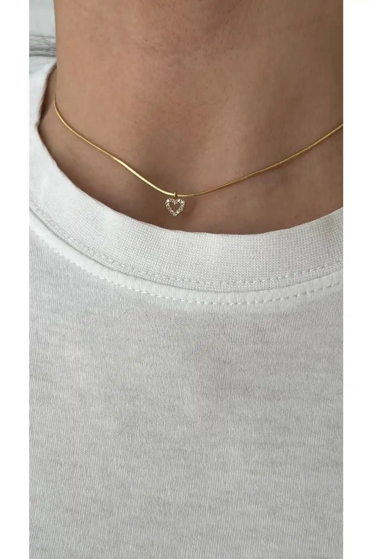 Vi Store'un Altın Kaplama Taşlı Kalp Choker ve Çift Renk Dorika Kolyesi Karşılaştırması