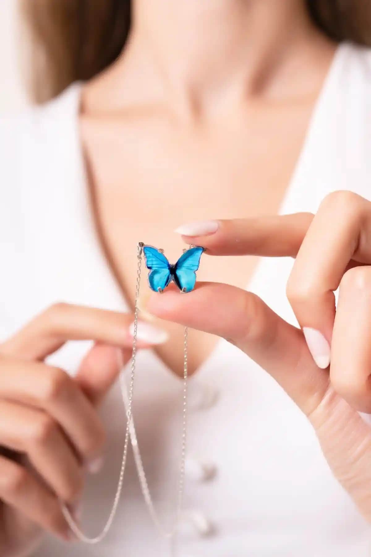 Violansia 925 Ayar Gümüş Mavi Kelebek Kolye Şık ve Zarif Tasarımıyla Öne Çıkar