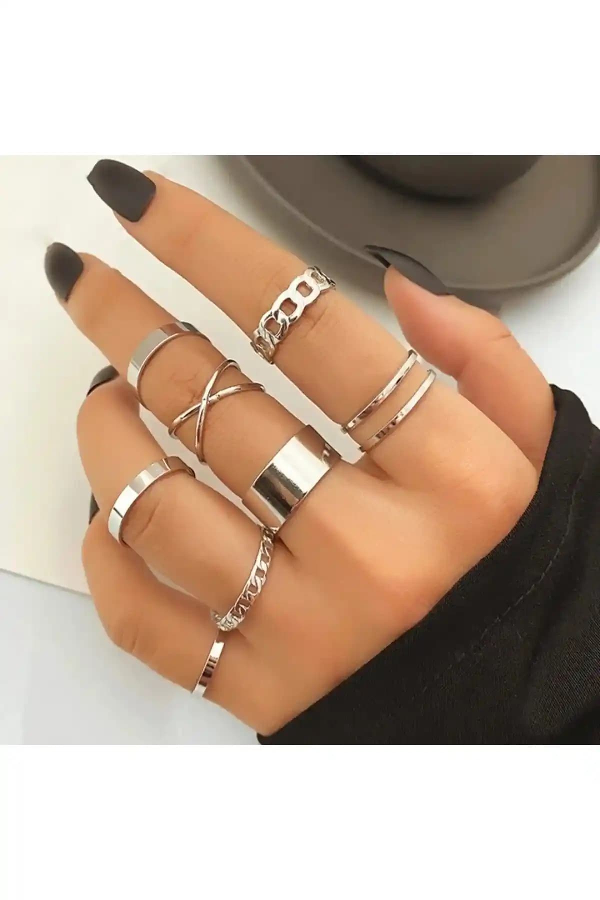 X-Lady Accessories 10'lu Gümüş Kombin Yüzük Seti Şıklık ve Dayanıklılığı Bir Arada Sunar