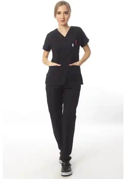 Sağlık Çalışanları İçin Forma Karşılaştırması: Simirna Üniforma ve Vehbi Forması Analizi