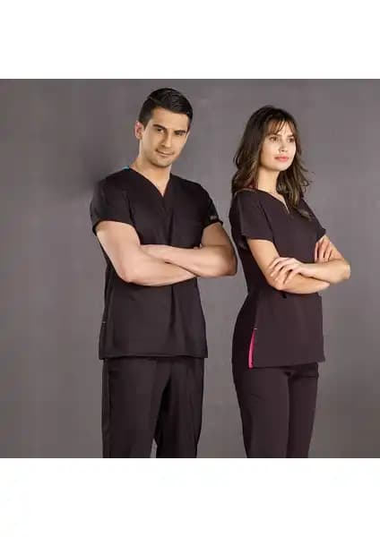 Sağlık Profesyonelleri İçin Hemşire ve Doktor Forması Karşılaştırması 1