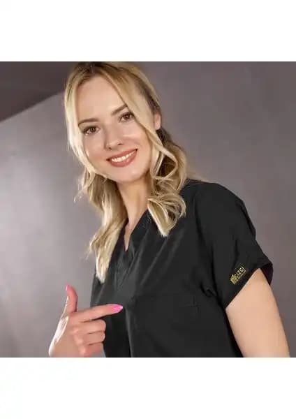 Sağlık Sektörü İçin Çizgi Medikal Üniforma ve Formaların Karşılaştırması 2