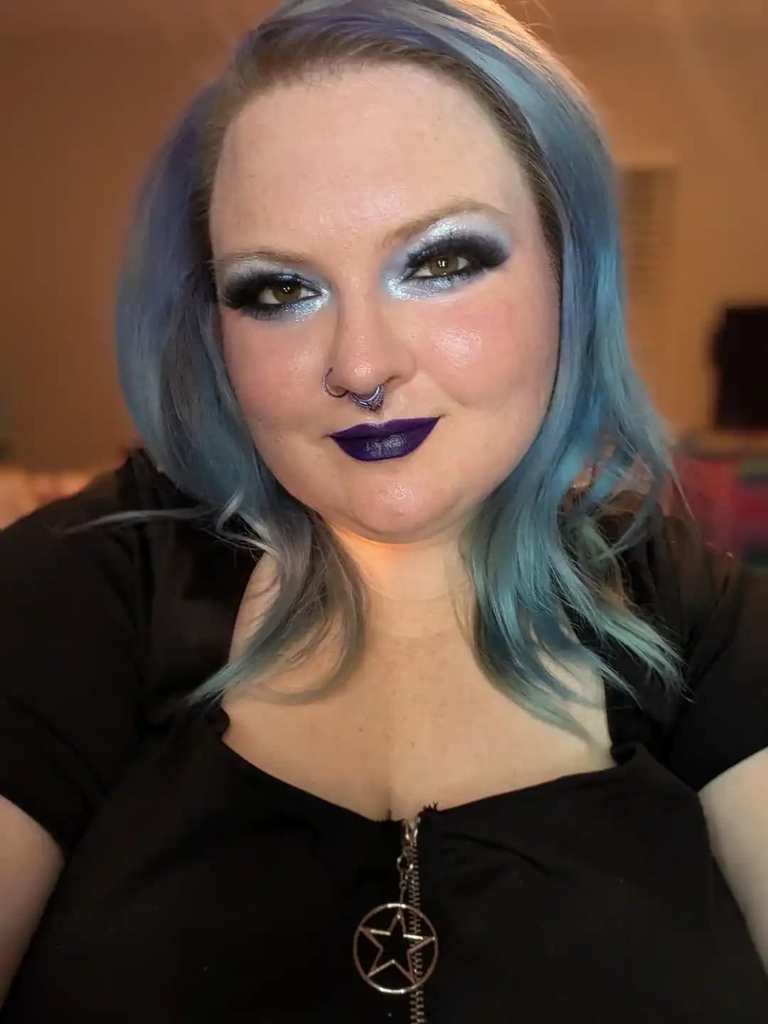 Blurple Tonlarında Makyaj: Ürünler, Uygulama Teknikleri ve Topluluk Görüşleri