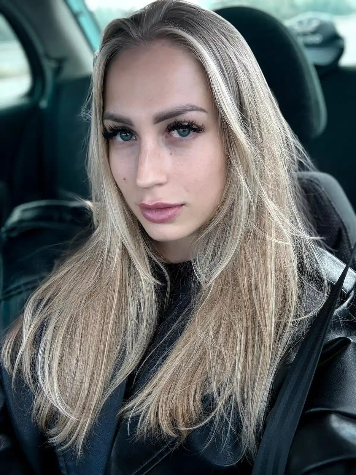 Gündüz Makyajında Soft Glam Tarzı ve Kirpik Seçimiyle Doğallık ve Denge Sağlama