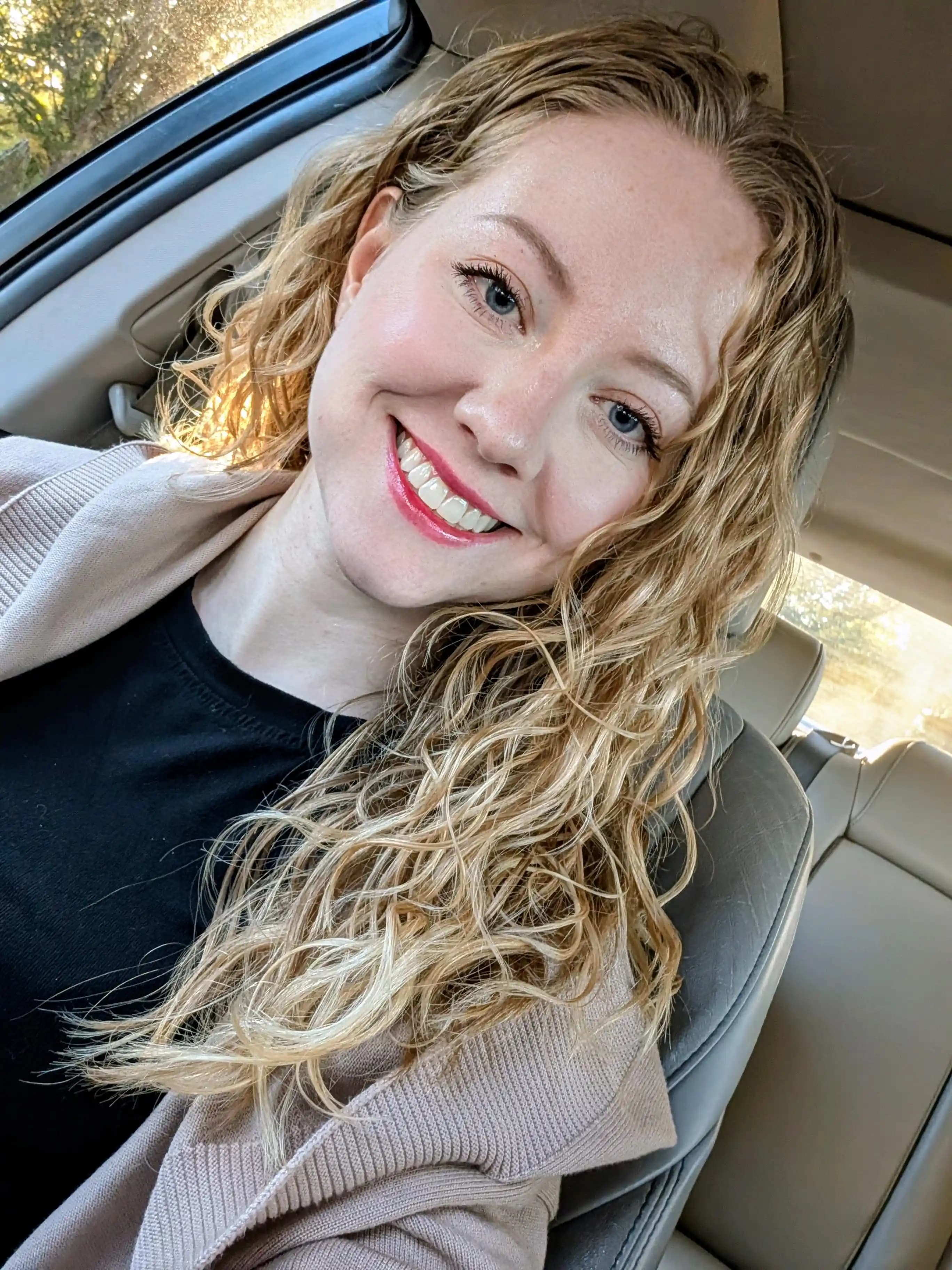 Günlük Görünümü Geliştirmek İçin Doğal Makyaj ve Saç Bakım Önerileri