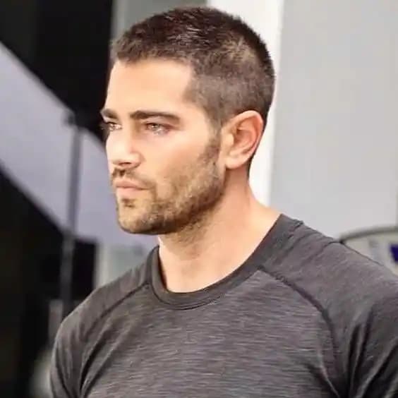 9 Numara Saç Erkek: Pratik ve Modern Erkekler İçin Kısa Saç Modeli Rehberi