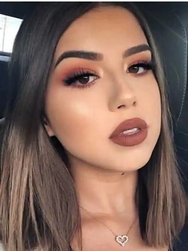 Abiye Makyajında Zarafet ve Şıklığı Yansıtan Stil ve Uygulama Teknikleri