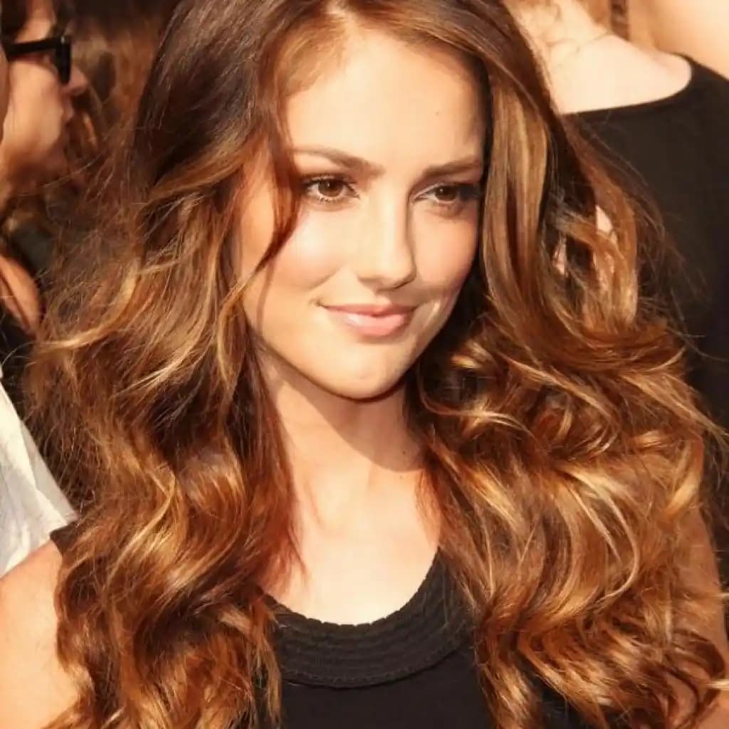 Açık Kestane Saç Rengi: Doğal ve Sıcak Tonların Çok Yönlü Kullanımı