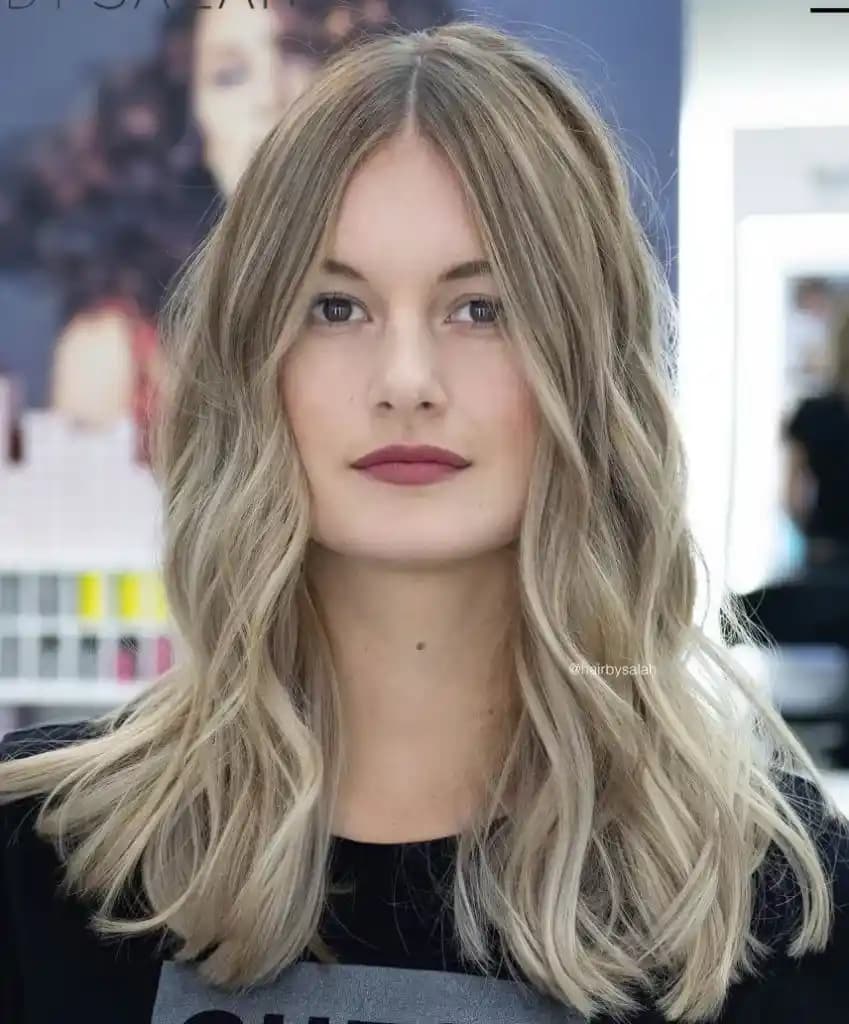 Açık Kum Beji Saç Rengi: Doğallık ve Şıklığı Yansıtan Çok Yönlü Tonlar