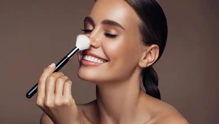 Akmayan Makyajın Sırları: Kalıcılık ve Doğru Ürünlerle Kusursuz Görünüm Sağlama