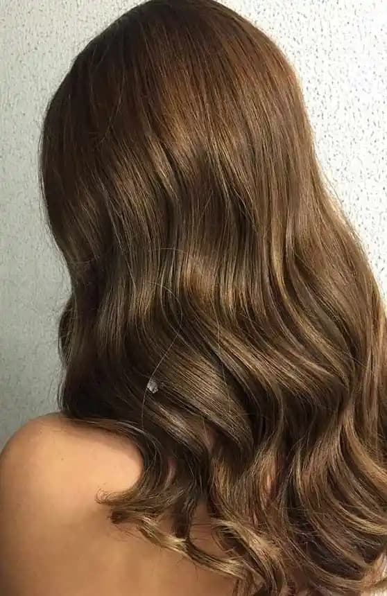 Altın Kahverengi Saçın Bakımı, Uygunluğu ve Modern Saç Stili Trendleri