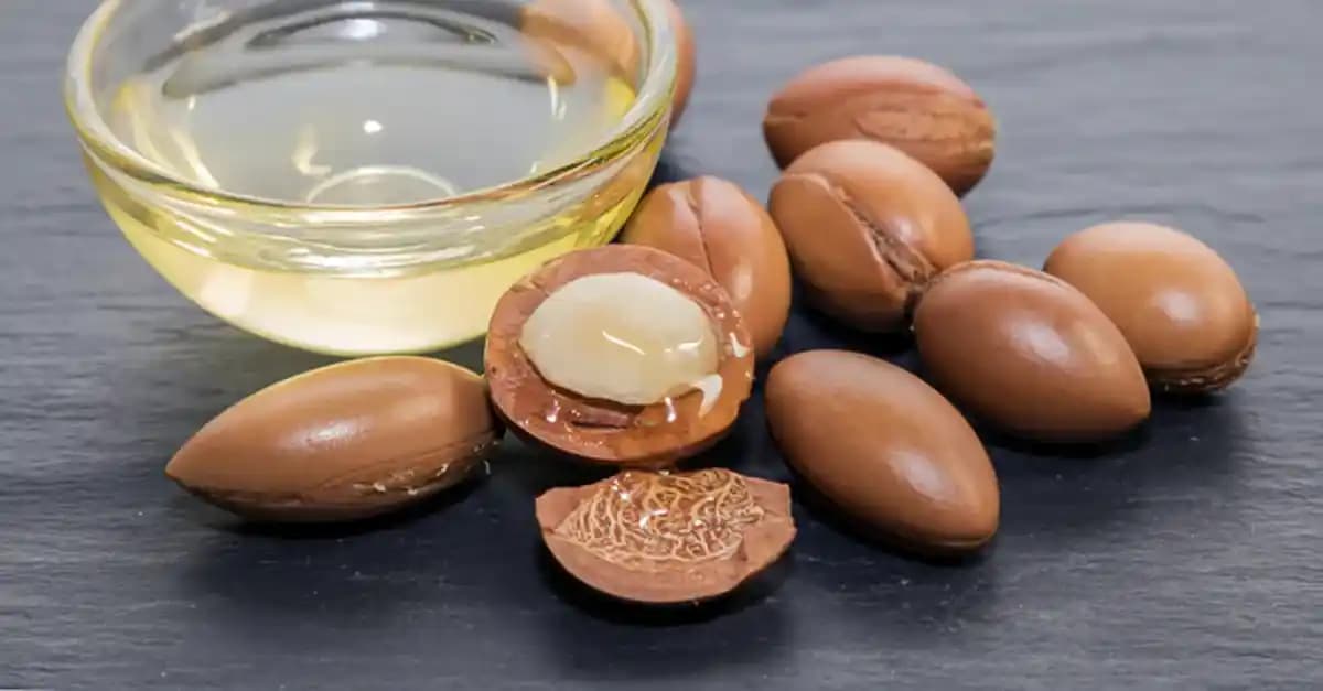 Argan Yağının Yüze Faydaları ve Doğru Kullanım Yöntemleri ile Cilt Bakımı