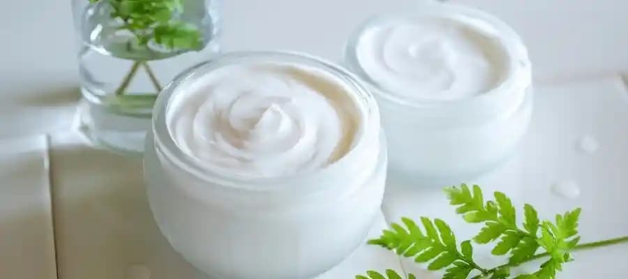 Aromataz Önleyici Kremler: Ciltte Hormonal Denge ve Yaşlanma Karşıtı Bakım