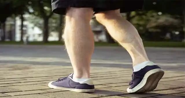 Ayakta Kıl Dökülmesi: Nedenleri, Etkileri ve Etkili Bakım Yöntemleri