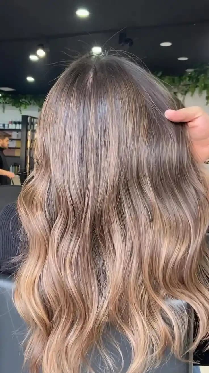 Babylight Saç Boyası: Doğal Işıltı ve Zarif Saç Renkleri İçin Etkili Yöntem