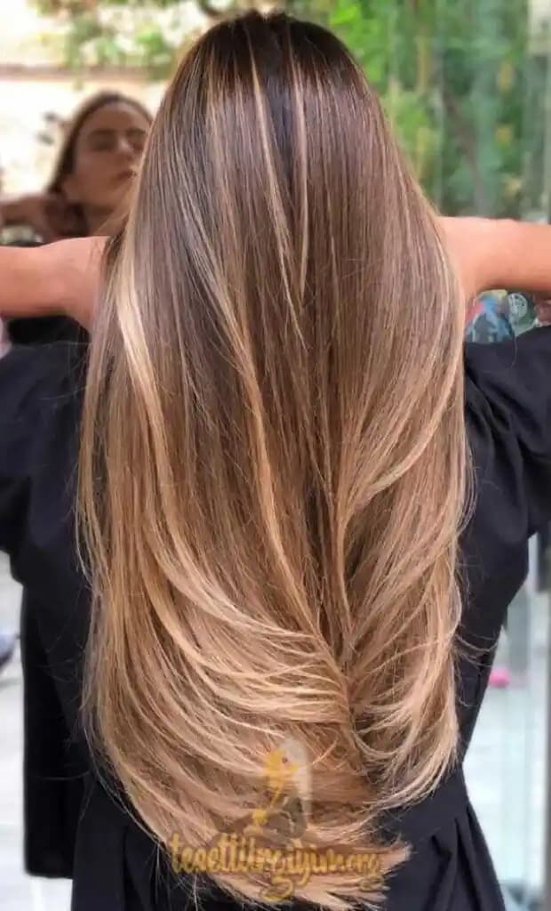 Bal Karamel Saç Rengi: Doğal Işıltı ve Sıcak Tonlarla Saç Bakımı Rehberi