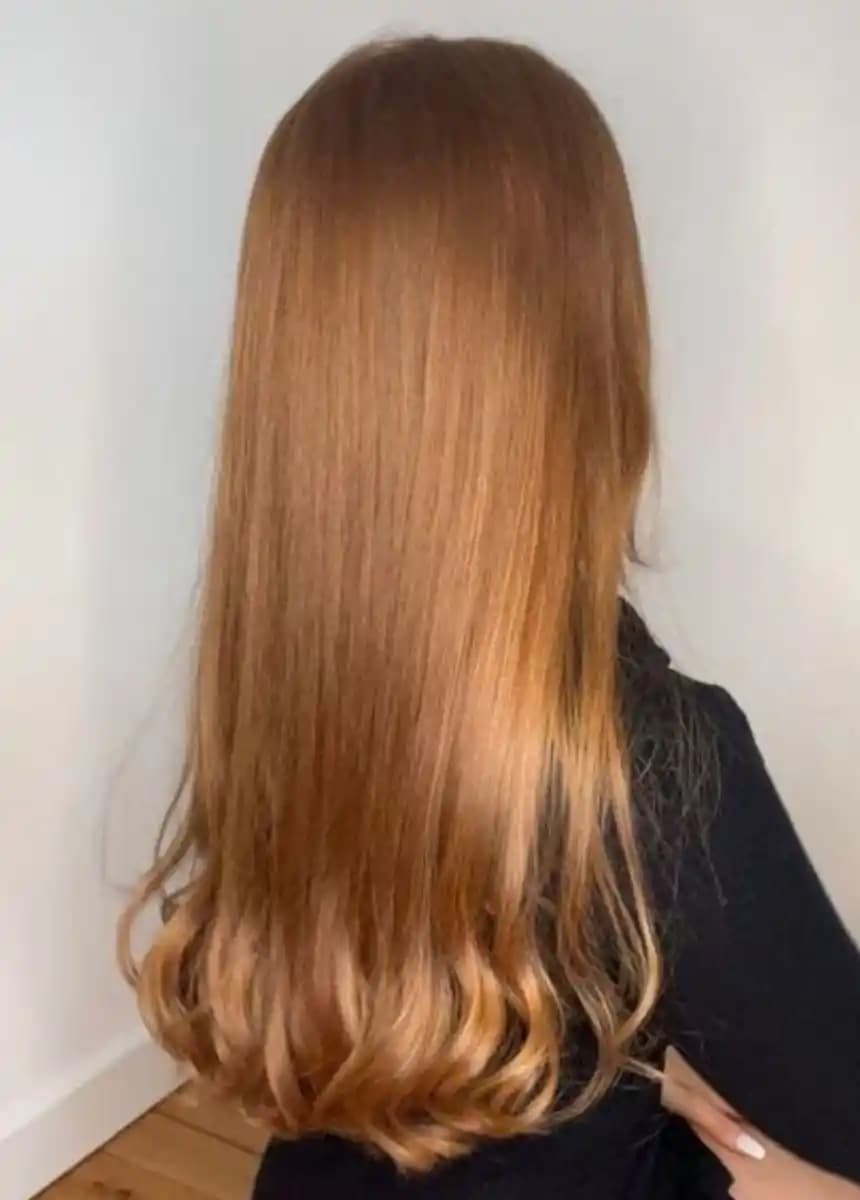 Bal Köpüğü Rengi: Kozmetik Dünyasında Doğal ve Sıcak Tonların Özellikleri