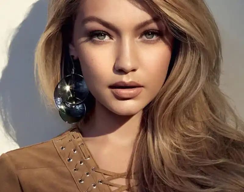 Bal Kumral Saç Rengi: Cilt Tonu, Göz Rengi ve Stil Önerileriyle Uyumlu Seçim