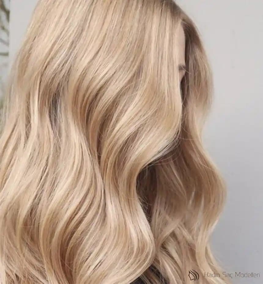 Bal Sarısı Saç Boyası: Doğal ve Parlak Saç Renkleri İçin Kapsamlı Rehber