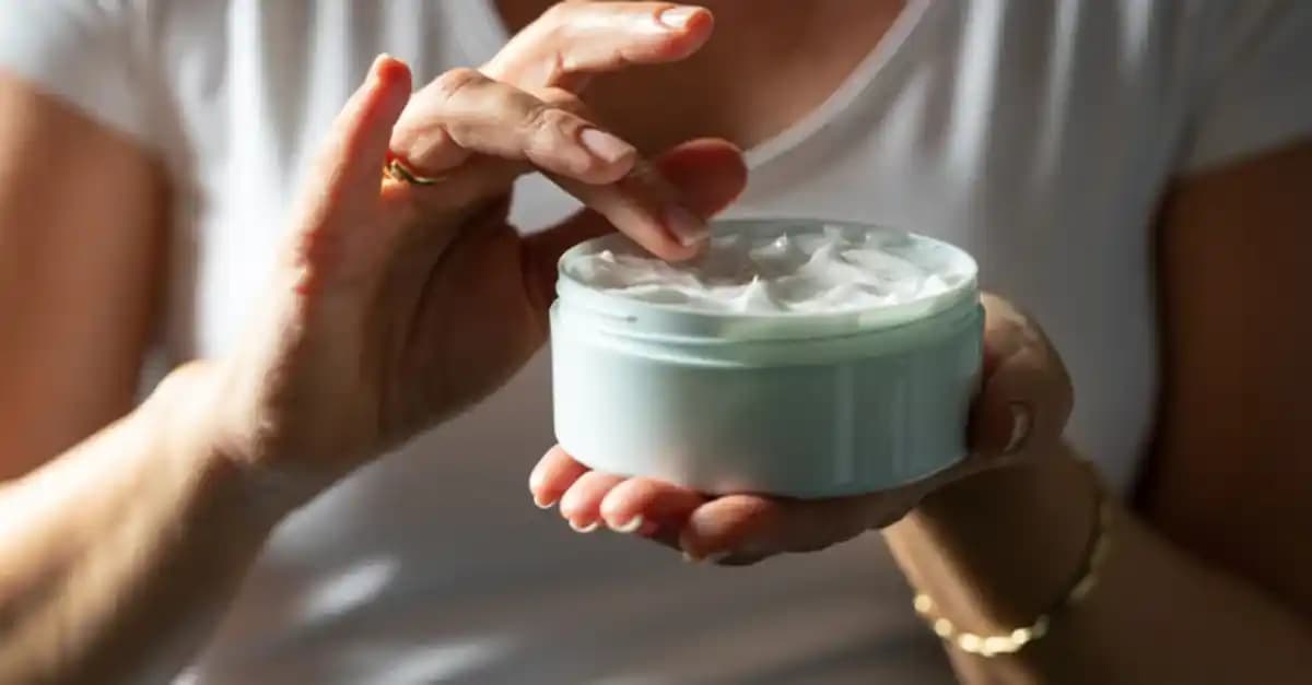 Balsam Nedir ve Saç ile Cilt Bakımında Sağladığı Faydalar ve Kullanım Önerileri