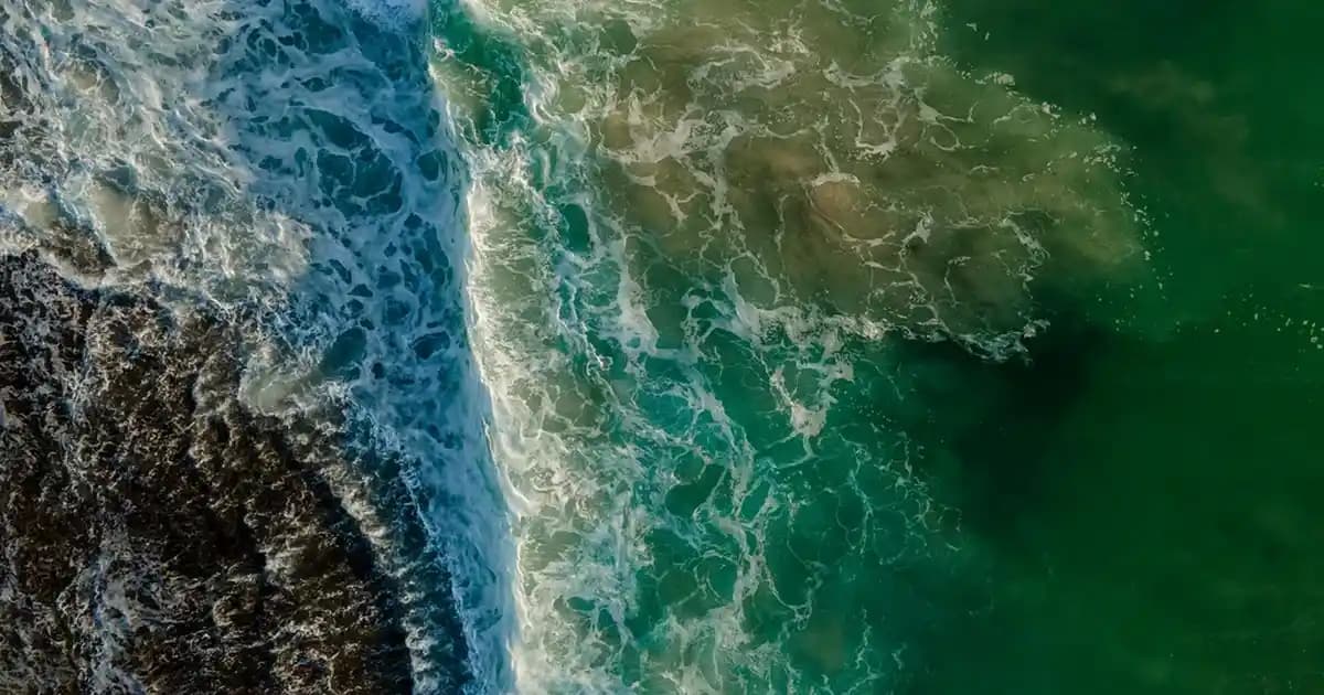 Beaulís Mor Eyeliner ile Canlı ve Kalıcı Göz Makyajında Morun Büyüleyici Gücü