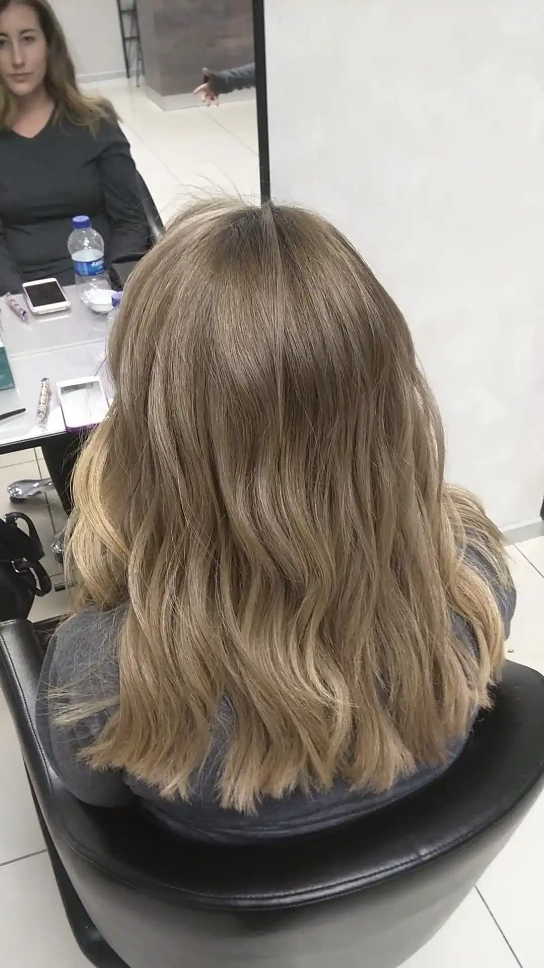 Bej Kumral Saç Rengi: Doğal Tonlarla Modern ve Zamansız Stil Seçeneği