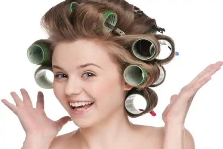 Bigudi Kaç Dakika Bekletilir? Saç Tipine Göre Doğru Kullanım Rehberi