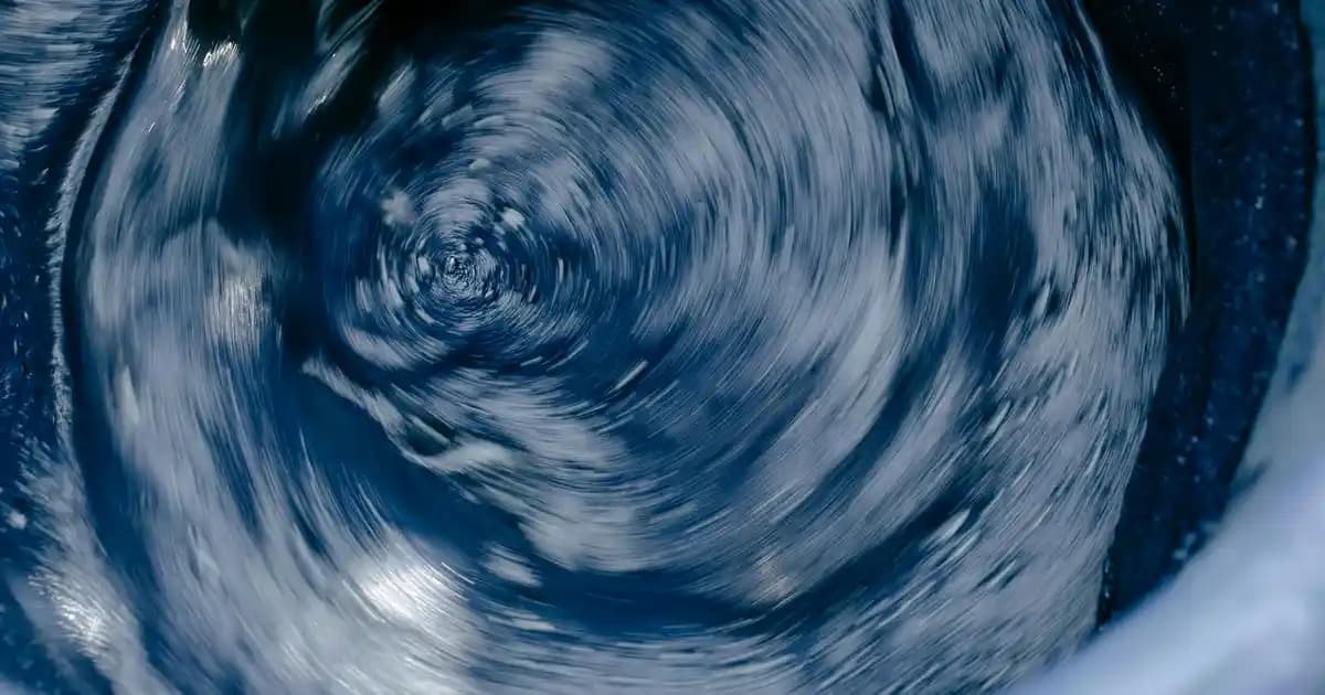 Blusher Nedir? Allık Çeşitleri, Uygulama Teknikleri ve Doğru Seçim Rehberi