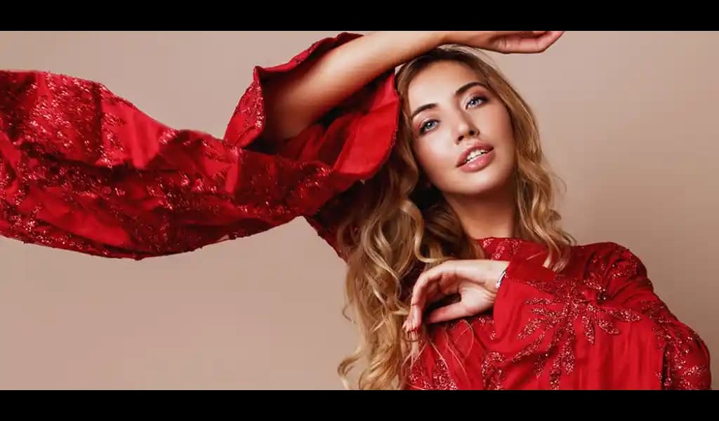 Bordo Elbiseye Uygun Makyaj: Cilt Tonuna Göre Renk ve Stil Önerileri