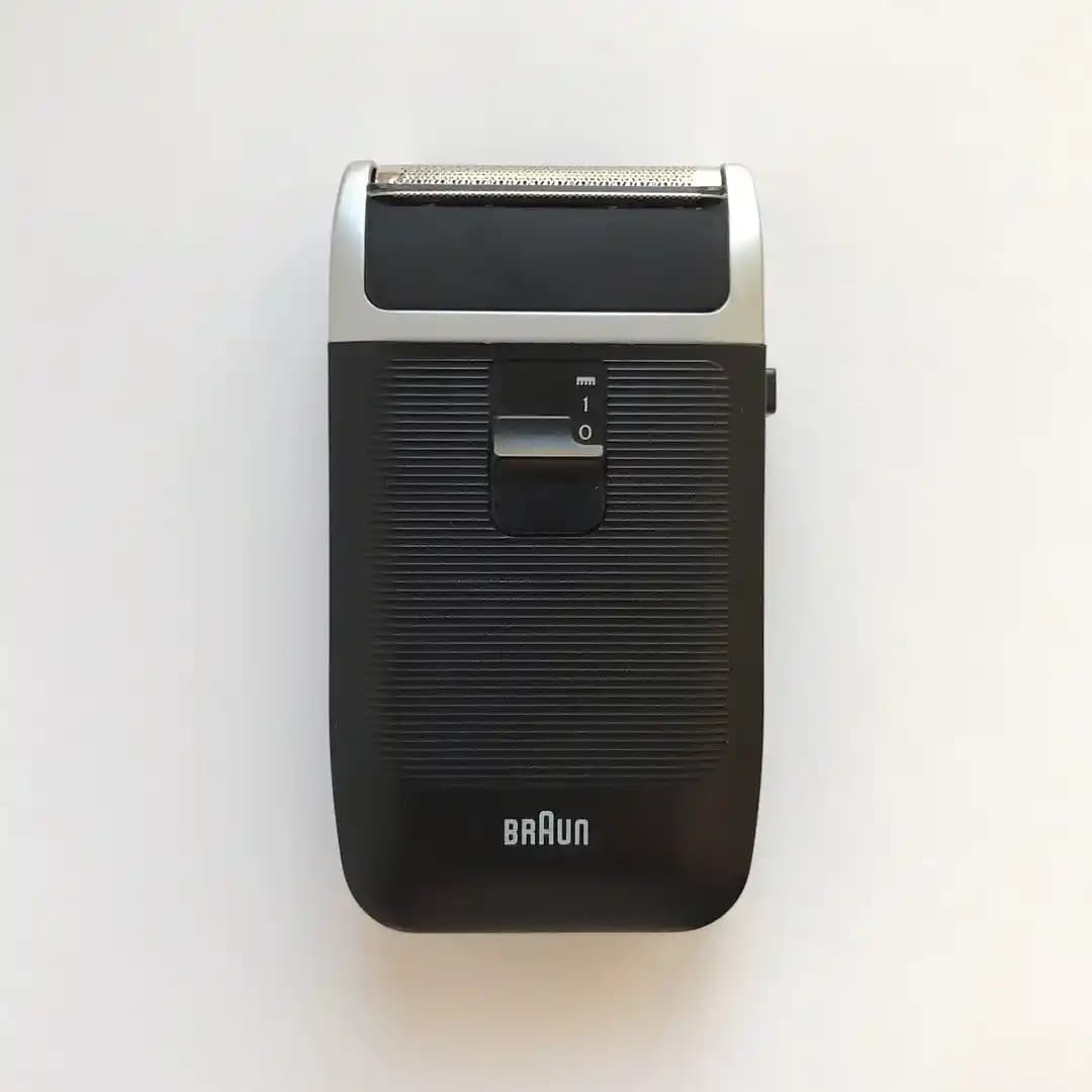 Braun 8008: Ergonomik Tasarım ve Çok Fonksiyonlu Kişisel Bakım Cihazı