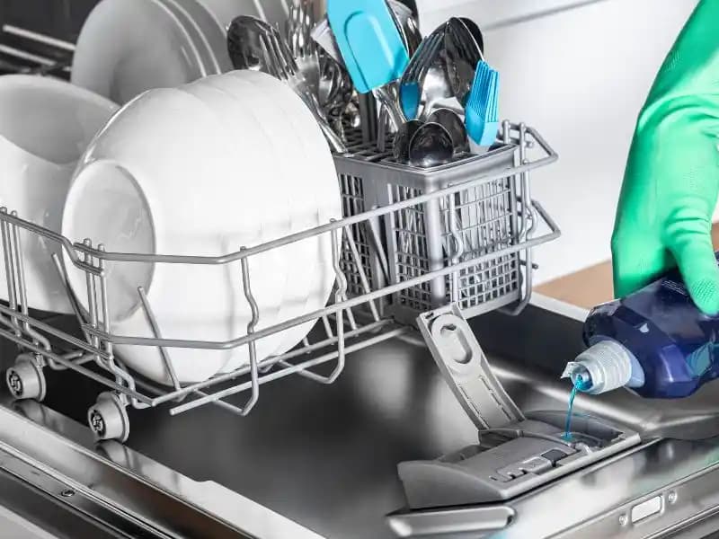 Bulaşık Makinesi Parlatıcı Ne İşe Yarar? Etkili Kullanım ve Faydaları
