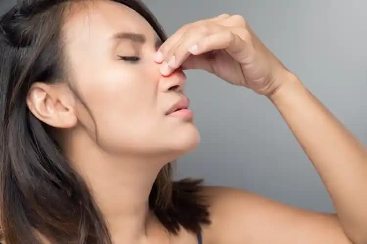 Burun Kenarlarının Kuruması: Nedenleri, Belirtileri ve Etkili Cilt Bakım Yöntemleri