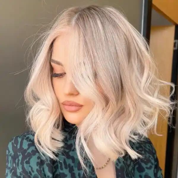 Buzlu Sarı Saç Rengi: Soğuk Tonların Zarif ve Modern Görünümü