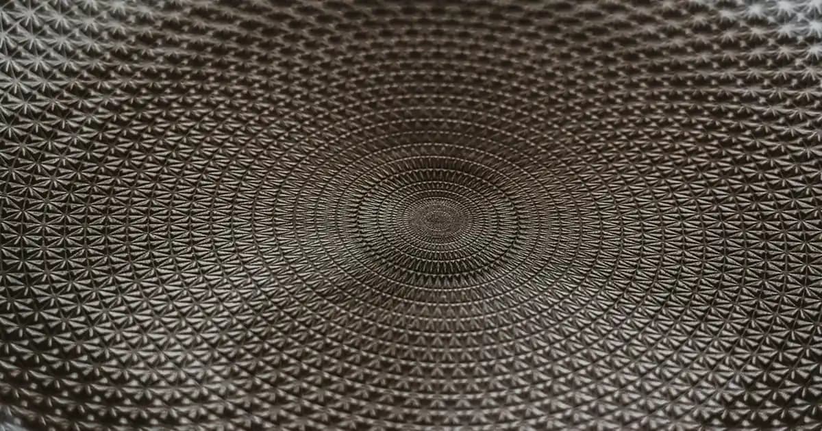 Deniz Renkleri Arasında Sarı Tonlarının Kozmetikte Canlı ve Enerjik Etkisi