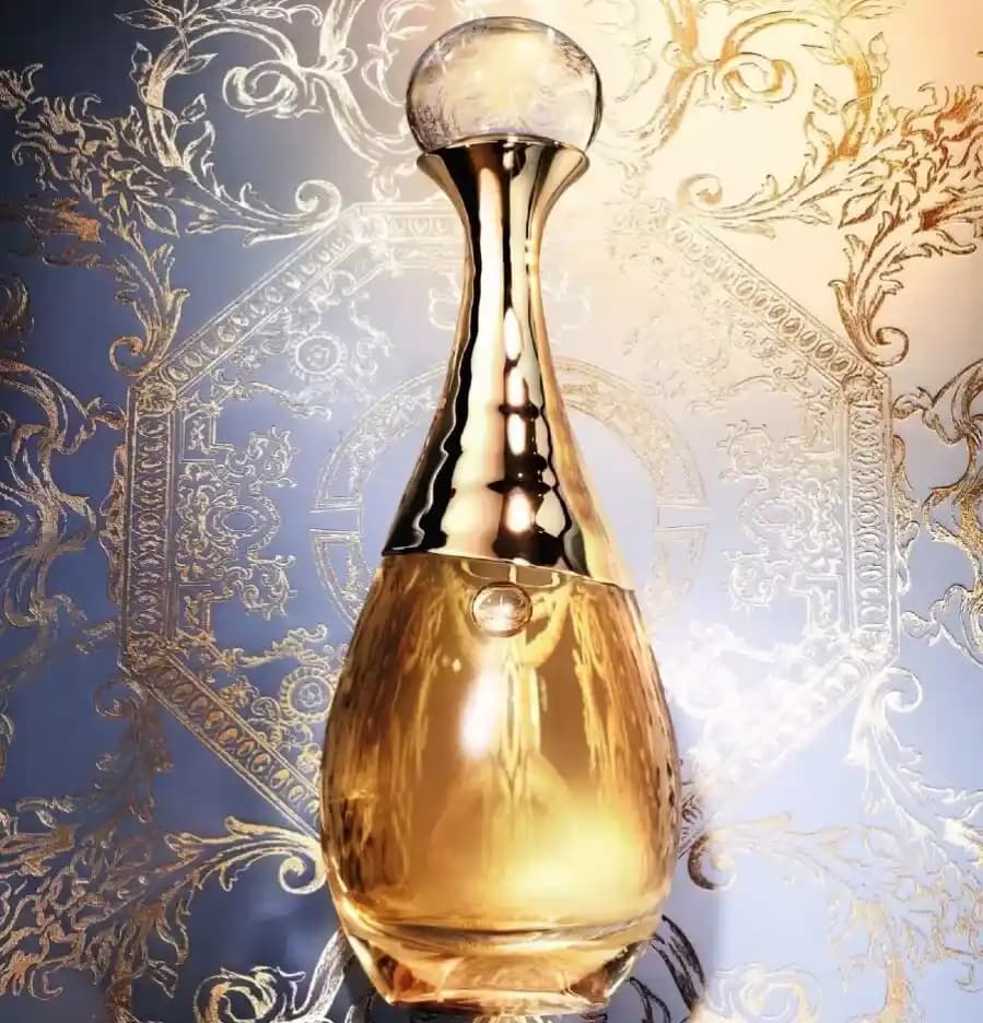 Dior Parfümleri: Zarafet ve Özgünlükle Koku Seçiminde Rehberiniz