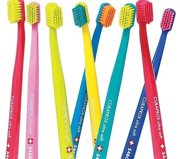 Diş Fırçası Seçimi Rehberi: Sağlıklı Gülüşler İçin En İyi Diş Fırçası Nasıl Olmalı