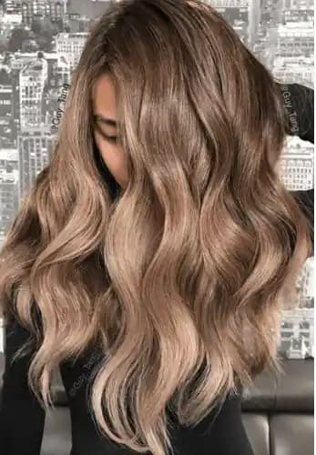 Dore Kahve Saç Rengi: Doğal Işıltı ve Sıcak Tonların Popüler Tercihi