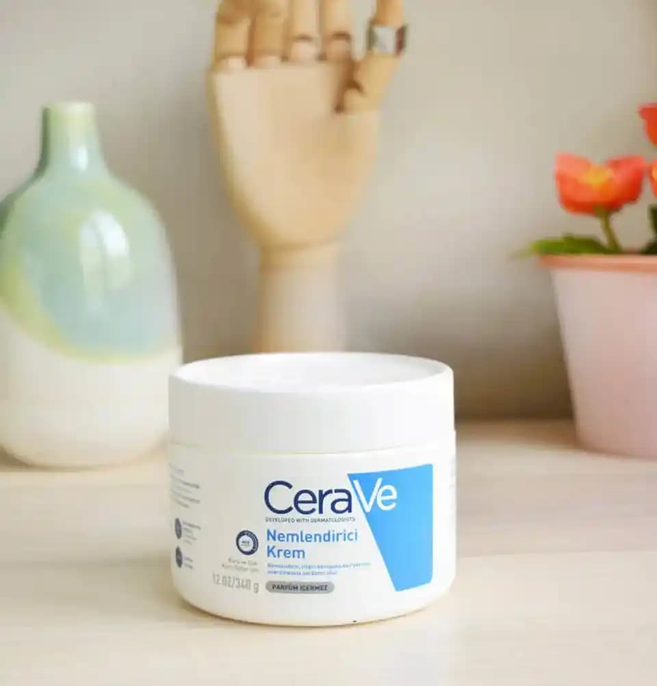 Eczane Nemlendirici Kremleri: Dermatolojik Onaylı Cilt Bakımında Güvenilir Seçenekler