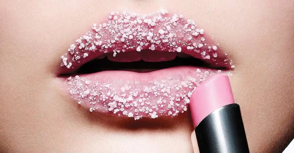 En İyi Dudak Peelingi Seçimi ve Uygulama Rehberi ile Sağlıklı Dudaklar