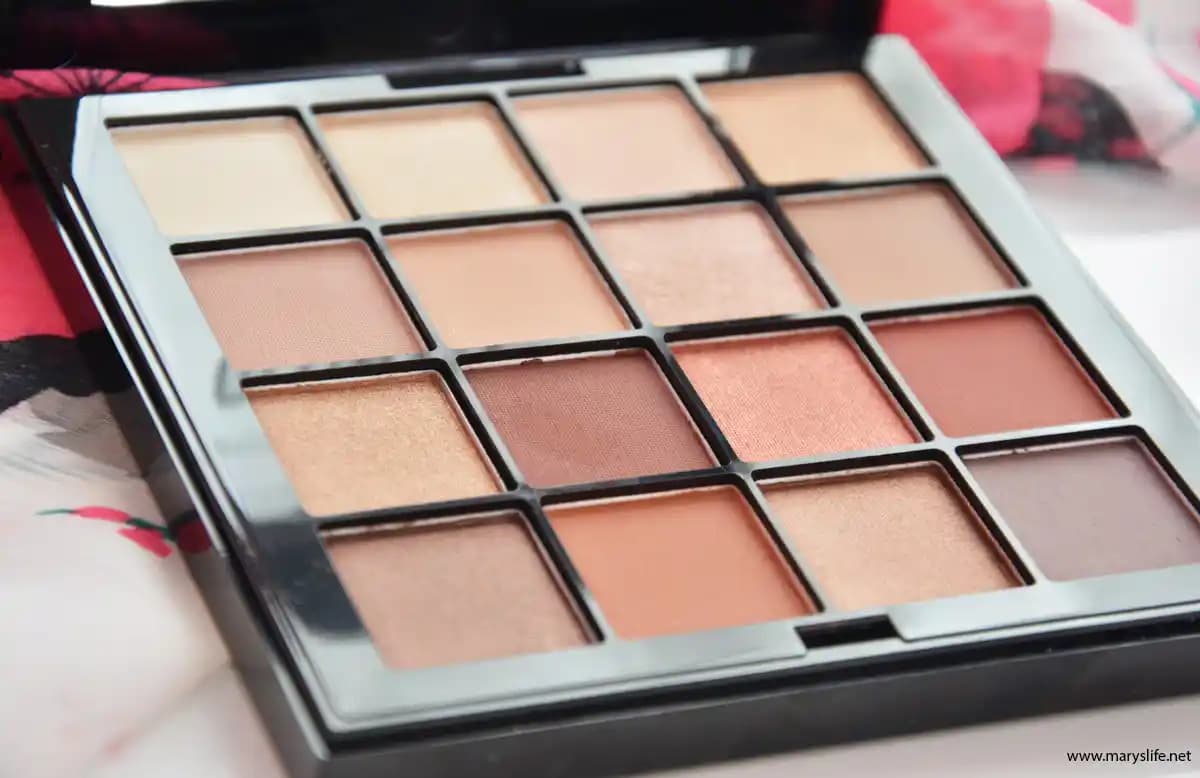 En İyi Far Paleti Önerileri: Göz Makyajınız İçin Doğru Seçenekler