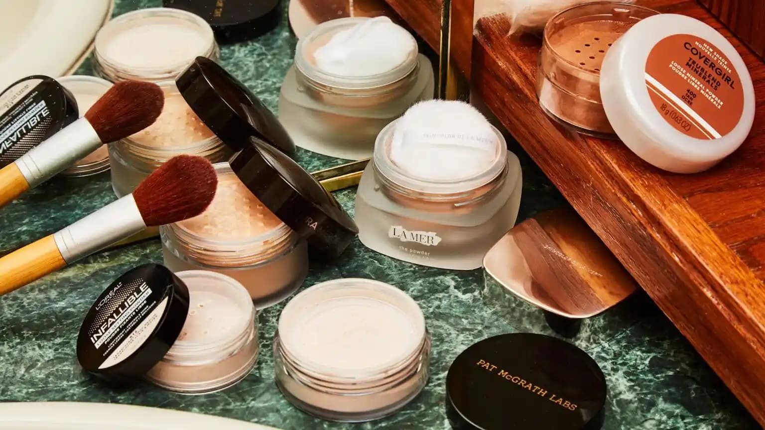 En İyi Pudra Önerileri: Cilt Tipine Uygun Kusursuz Makyaj İçin Seçimler