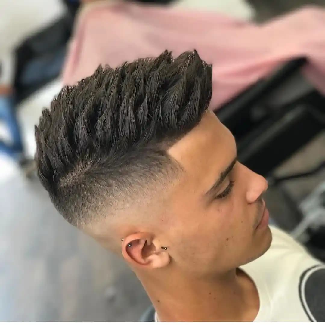 Esmer Erkekler İçin Trend Kısa Saç Modelleri ve Bakım Önerileri