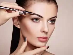 Evde Doğal Yollarla Kaş Rengi Açma Yöntemleri ve Güvenli Uygulamalar