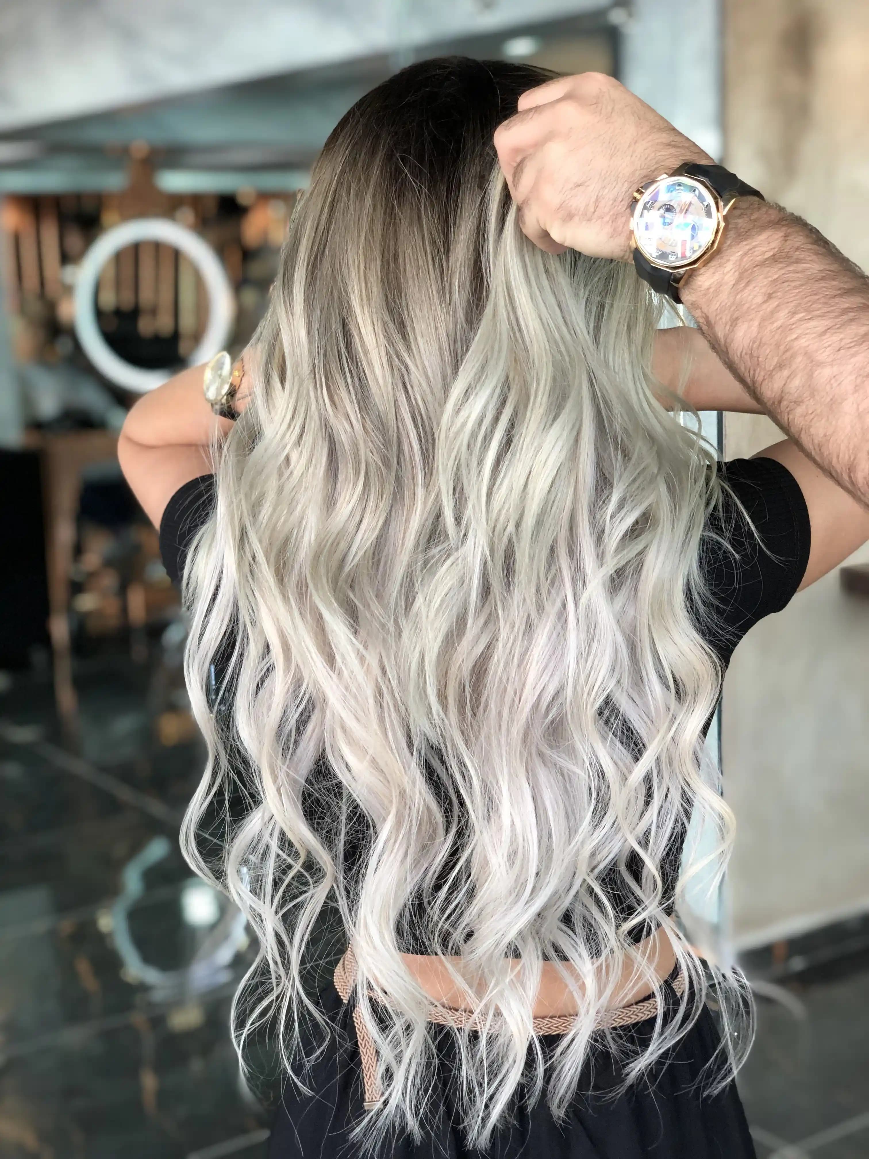 Gri Platin Saç Rengi: Modern, Şık ve Zamansız Bir Saç Rengi Tercihi