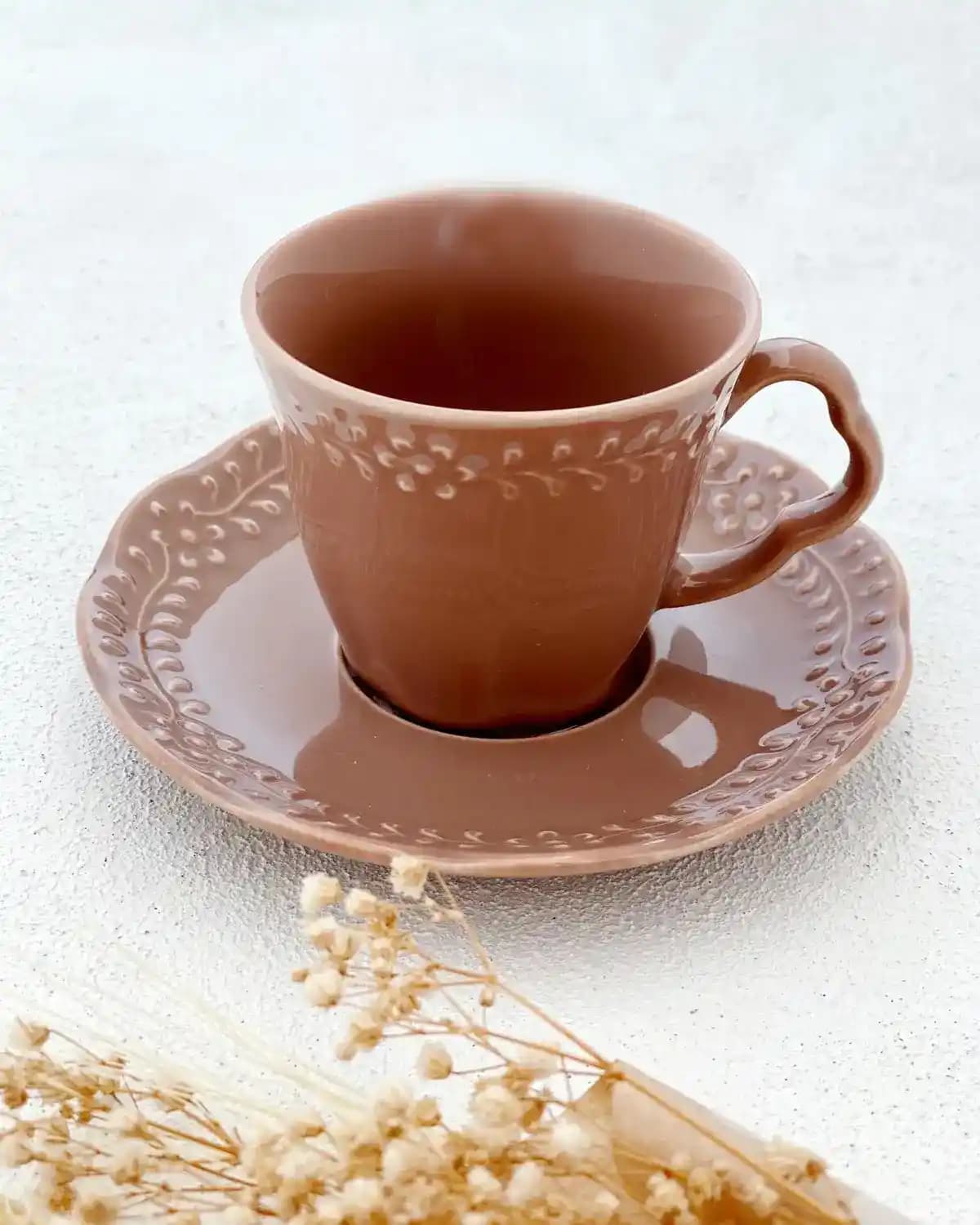 Gül Kahvesi Rengi: Kozmetik ve Güzellikte Doğal ve Zarif Tonların Yeni Trendi