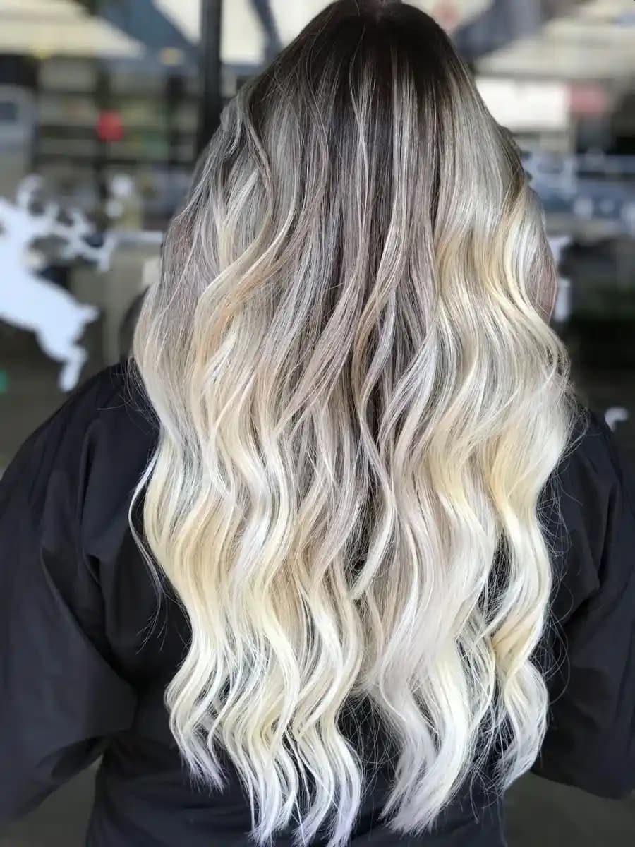 Ice Blonde Saç Boyası: Soğuk Tonlar ve 2024 Saç Trendlerinde Modern Şıklık