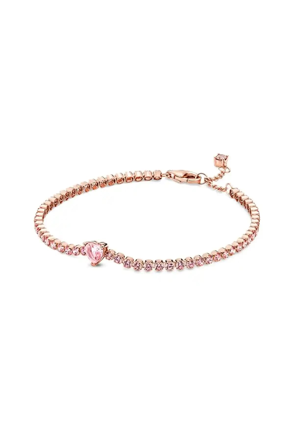 Işıltılı Kalp Tenis Bilezik: Zarafet ve Aşkı Yansıtan Şık Tasarım